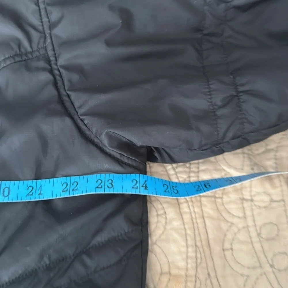 The North Face Men’s Light Weight Zip Up Jacket